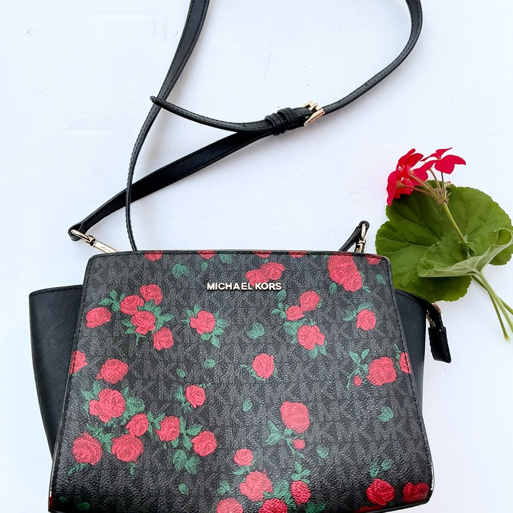 Michael Kors Selma Crossbody Bag With Roses - Picture 2 of 6